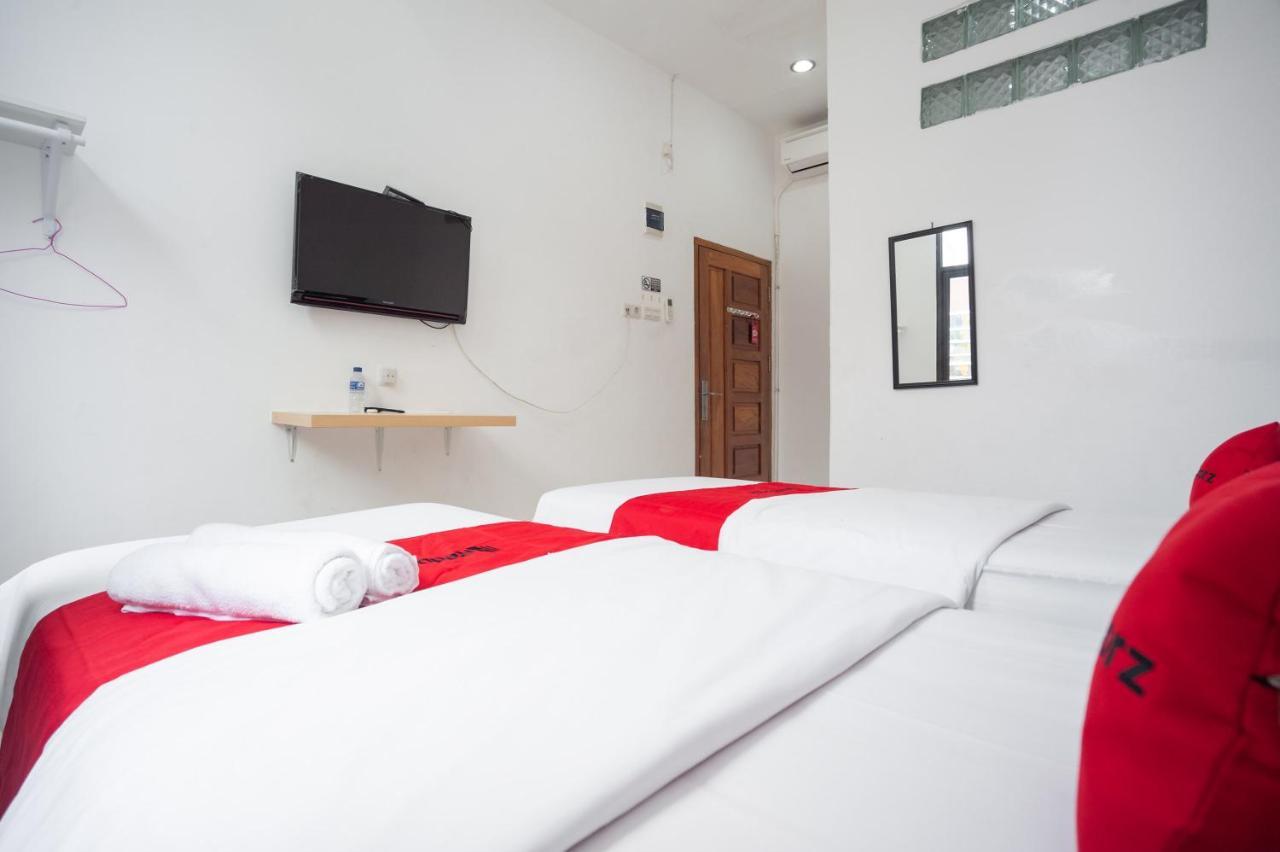 Reddoorz At Jalan Bangau Palembang Hotell Exteriör bild