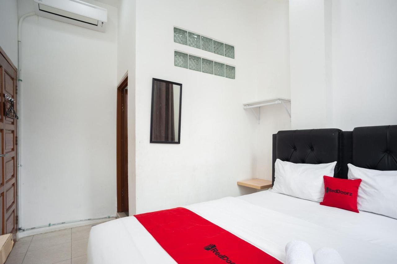 Reddoorz At Jalan Bangau Palembang Hotell Exteriör bild