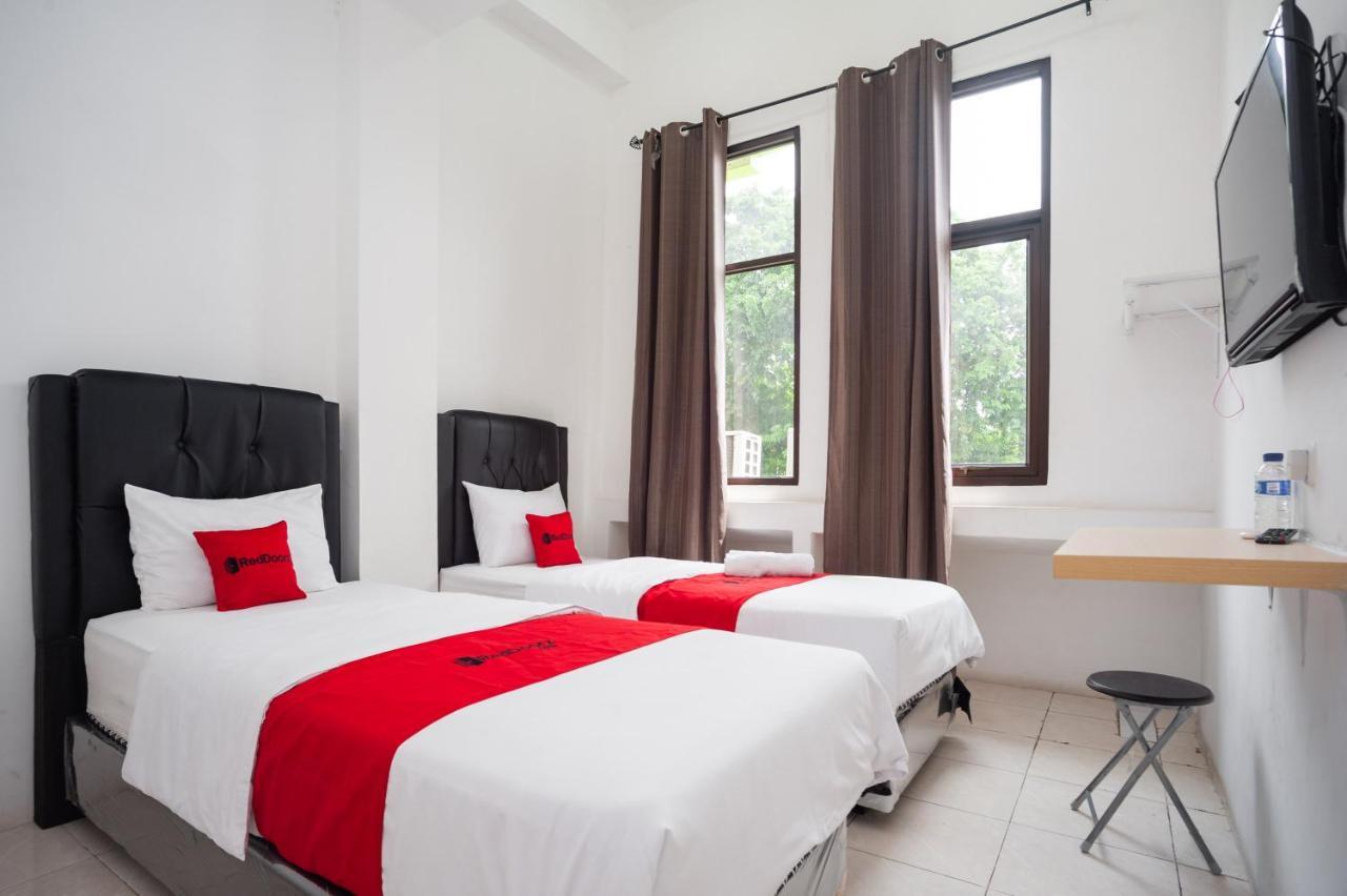 Reddoorz At Jalan Bangau Palembang Hotell Exteriör bild