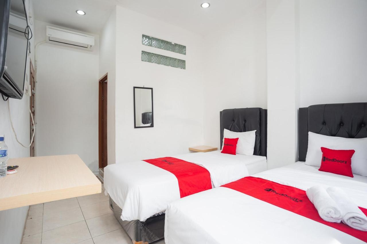 Reddoorz At Jalan Bangau Palembang Hotell Exteriör bild