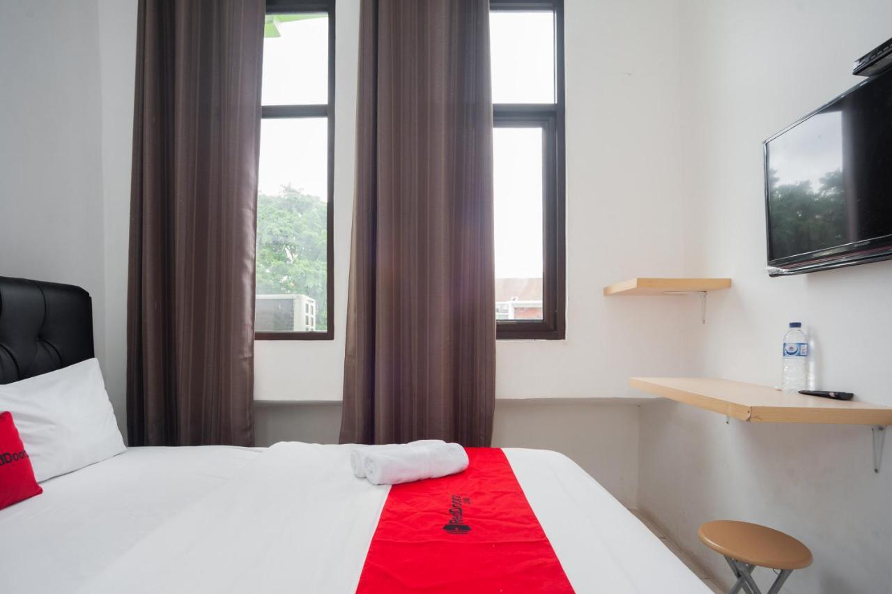 Reddoorz At Jalan Bangau Palembang Hotell Exteriör bild